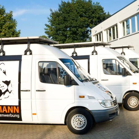 Fahrzeugbeschriftung: Transporterflotte - Vollfoliert. Produziert von BERTELMANN aus Bünde, in NRW.