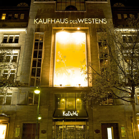 Lichtwerbung: Einkaufscenter KDW. Produziert von der Firma Bertelmann GmbH & Co. KG aus Bünde, in NRW.
